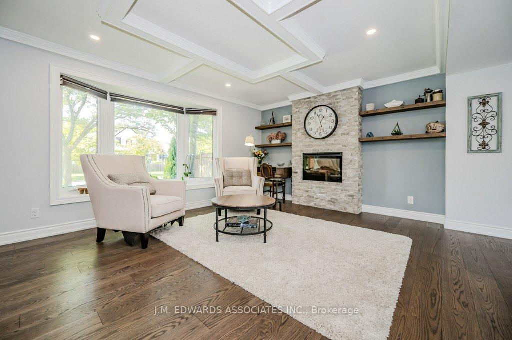 Photo 5 of 329 Silvana Crescent, Burlington, Shoreacres — HOMEH