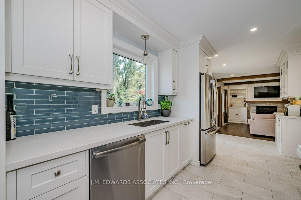 Photo 9 of 329 Silvana Crescent, Burlington, Shoreacres — HOMEH