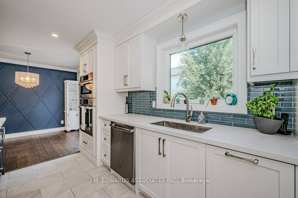 Photo 10 of 329 Silvana Crescent, Burlington, Shoreacres — HOMEH