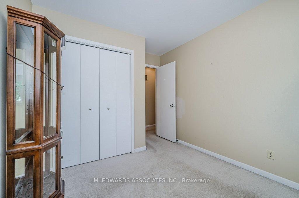 Photo 20 of 329 Silvana Crescent, Burlington, Shoreacres — HOMEH