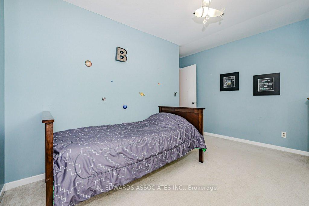Photo 24 of 329 Silvana Crescent, Burlington, Shoreacres — HOMEH