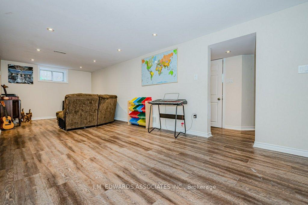 Photo 29 of 329 Silvana Crescent, Burlington, Shoreacres — HOMEH