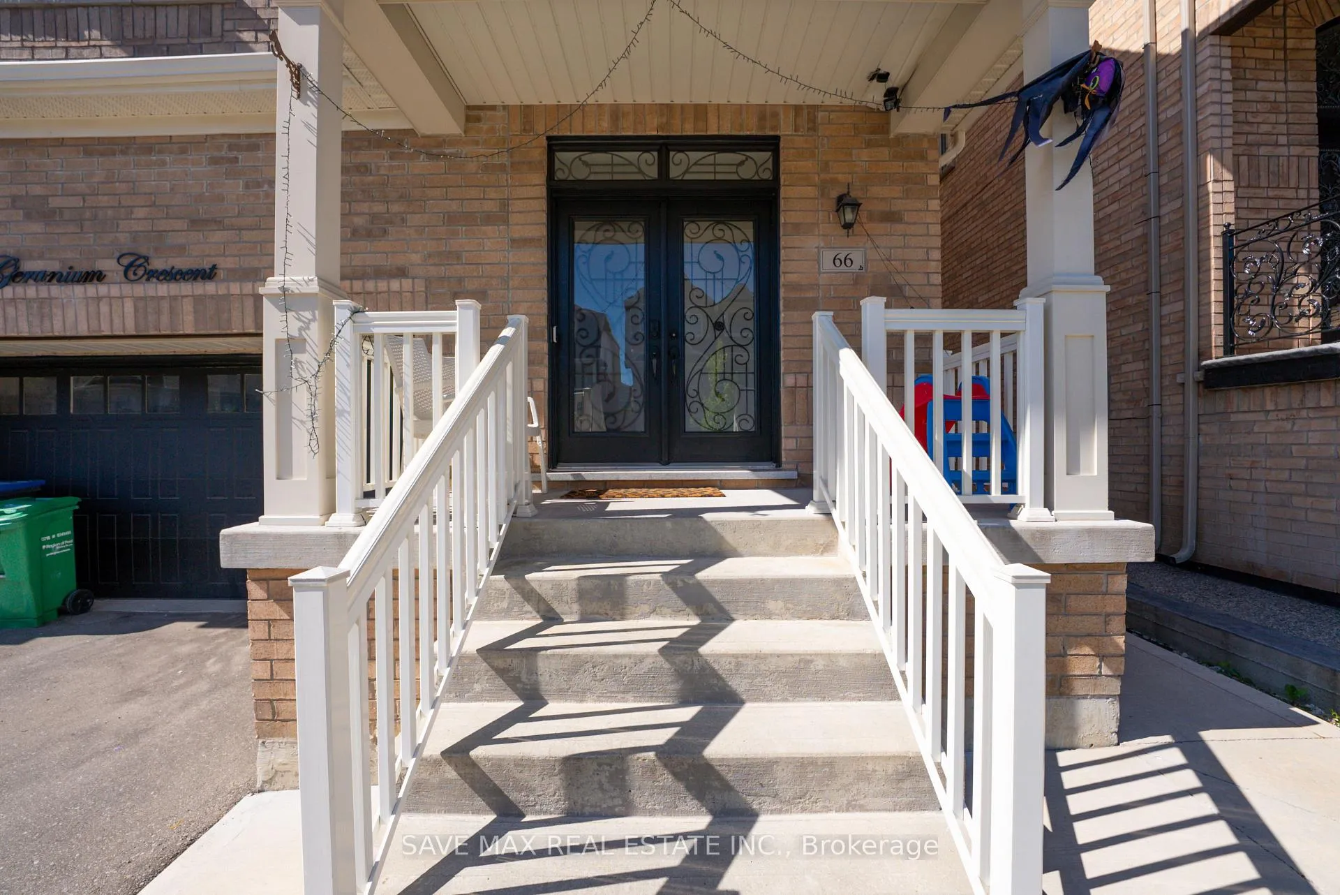 Photo 4 of 66 Geranium Crescent, Brampton, Bram West — HOMEH