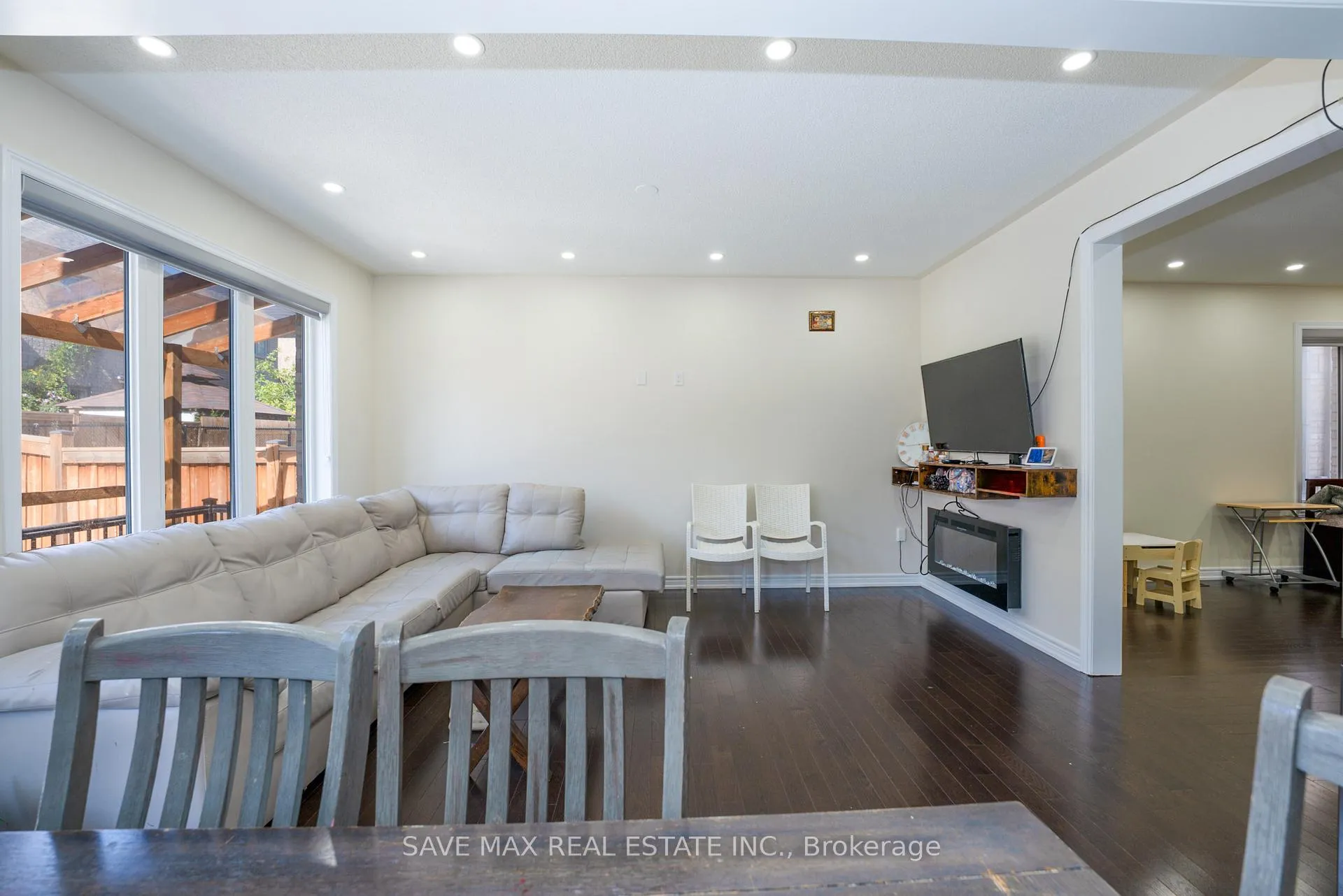 Photo 10 of 66 Geranium Crescent, Brampton, Bram West — HOMEH