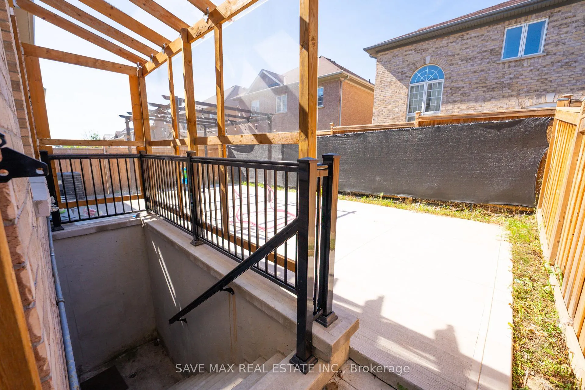 Photo 25 of 66 Geranium Crescent, Brampton, Bram West — HOMEH