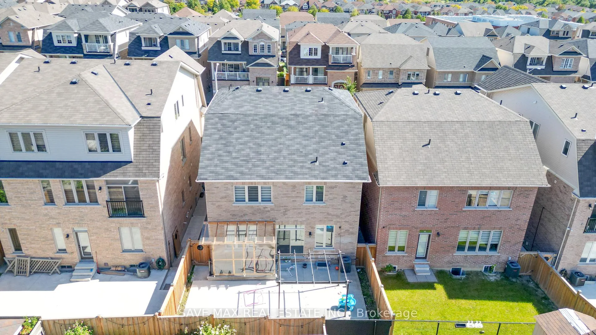 Photo 36 of 66 Geranium Crescent, Brampton, Bram West — HOMEH
