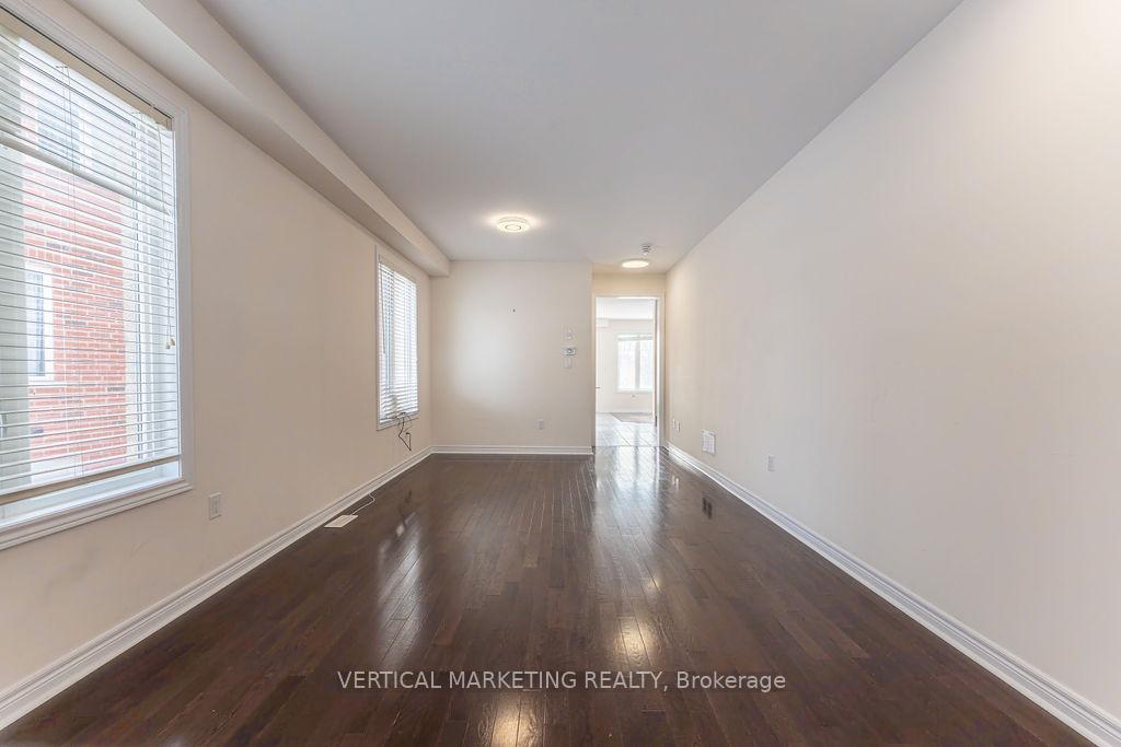 Photo 5 of 105 Roy Harper Avenue, Aurora, Rural Aurora — HOMEH