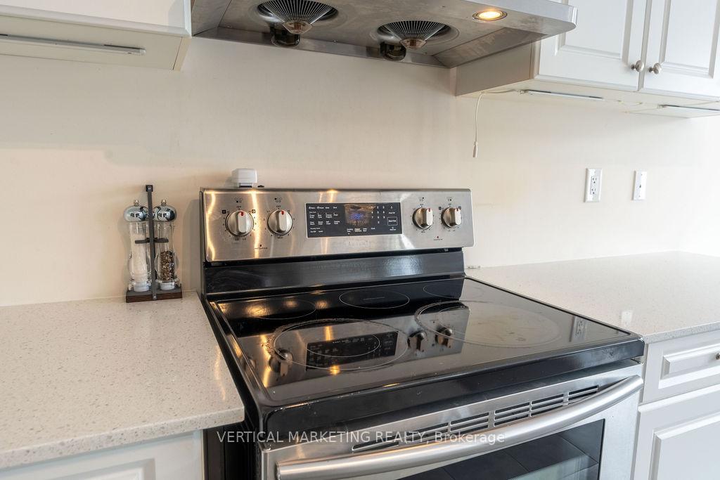 Photo 11 of 105 Roy Harper Avenue, Aurora, Rural Aurora — HOMEH