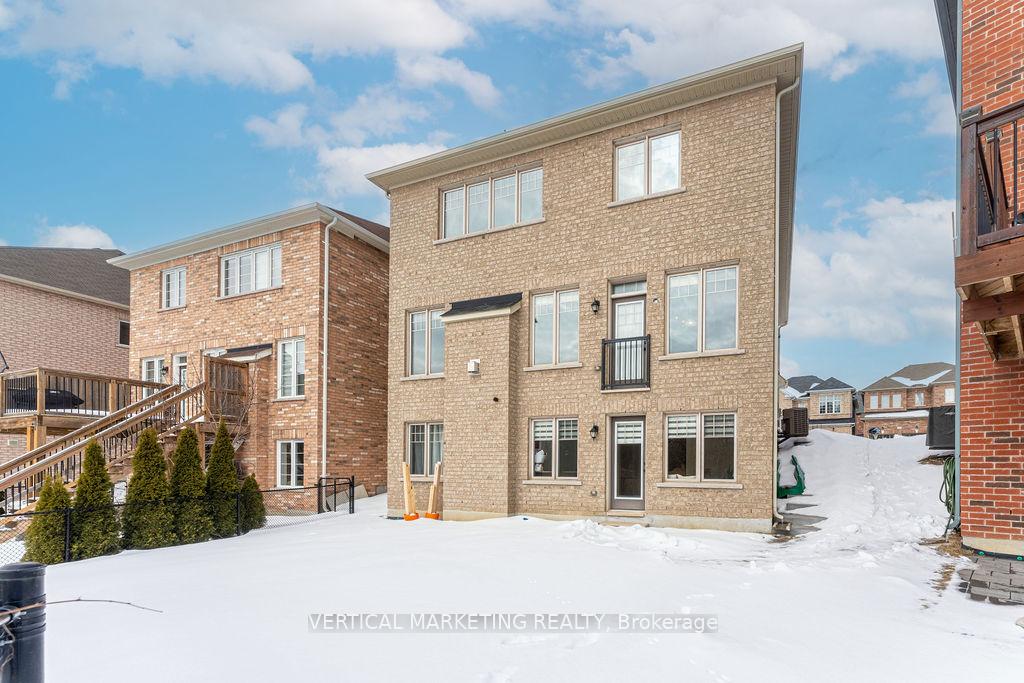Photo 39 of 105 Roy Harper Avenue, Aurora, Rural Aurora — HOMEH