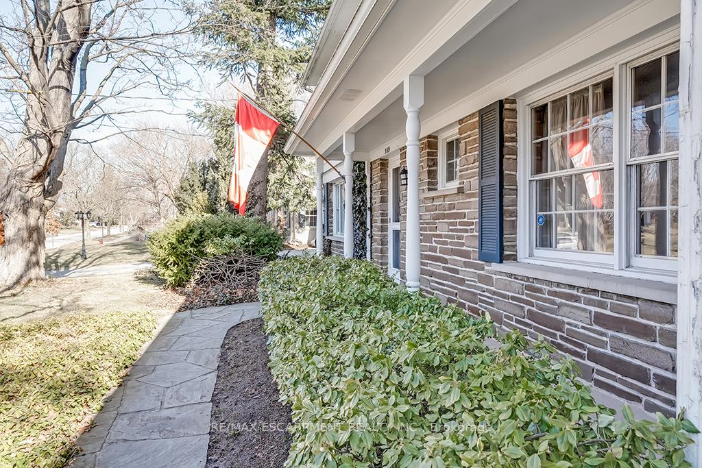 Photo 5 of 359 Rosslyn Drive, Burlington, Roseland — HOMEH