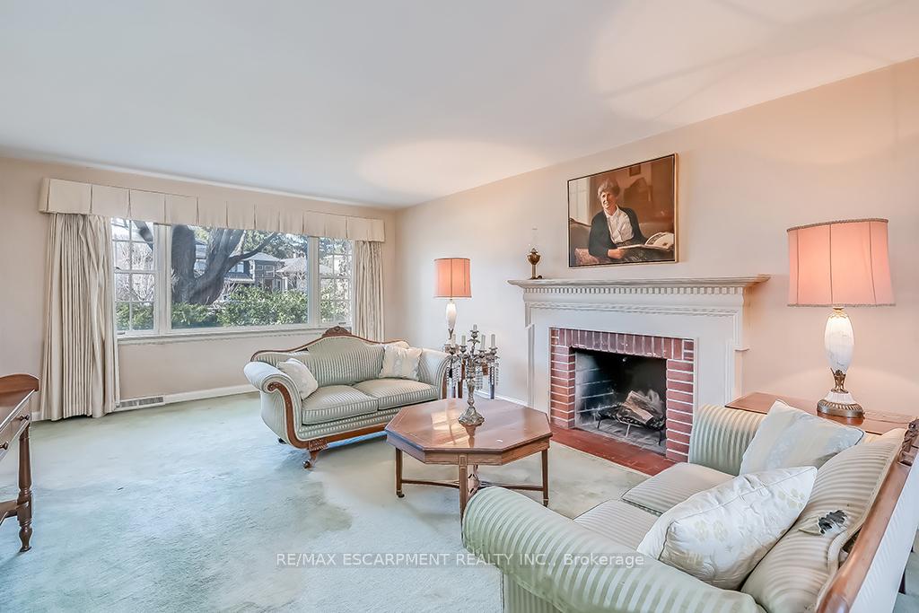Photo 9 of 359 Rosslyn Drive, Burlington, Roseland — HOMEH