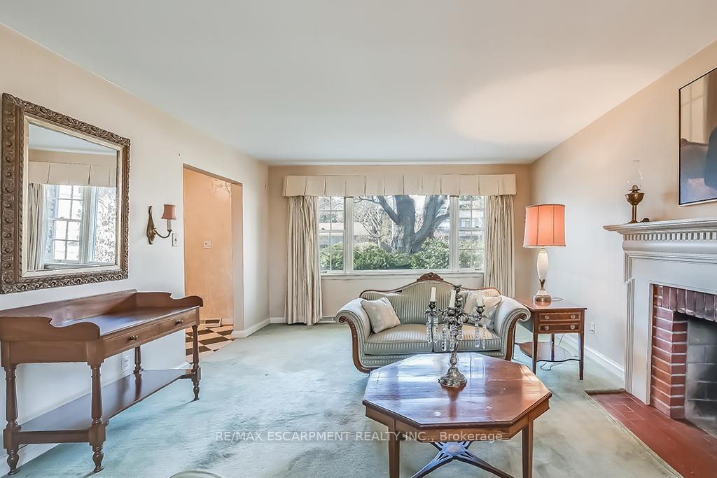 Photo 10 of 359 Rosslyn Drive, Burlington, Roseland — HOMEH