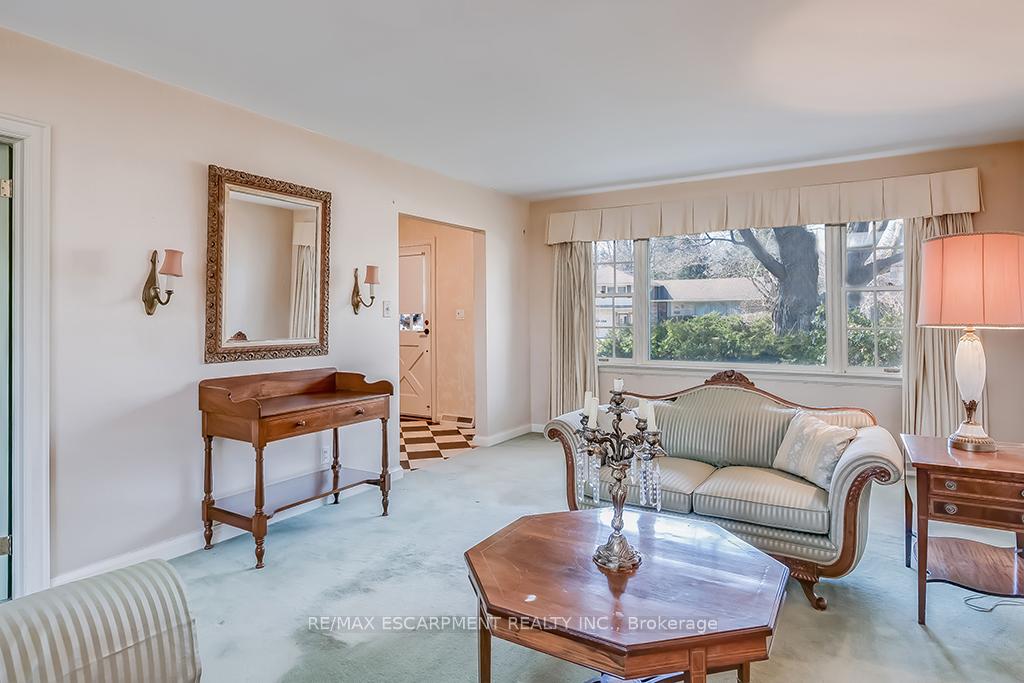 Photo 11 of 359 Rosslyn Drive, Burlington, Roseland — HOMEH
