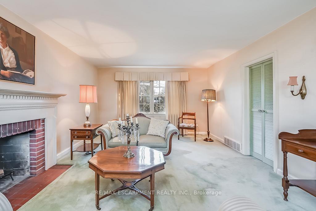 Photo 12 of 359 Rosslyn Drive, Burlington, Roseland — HOMEH