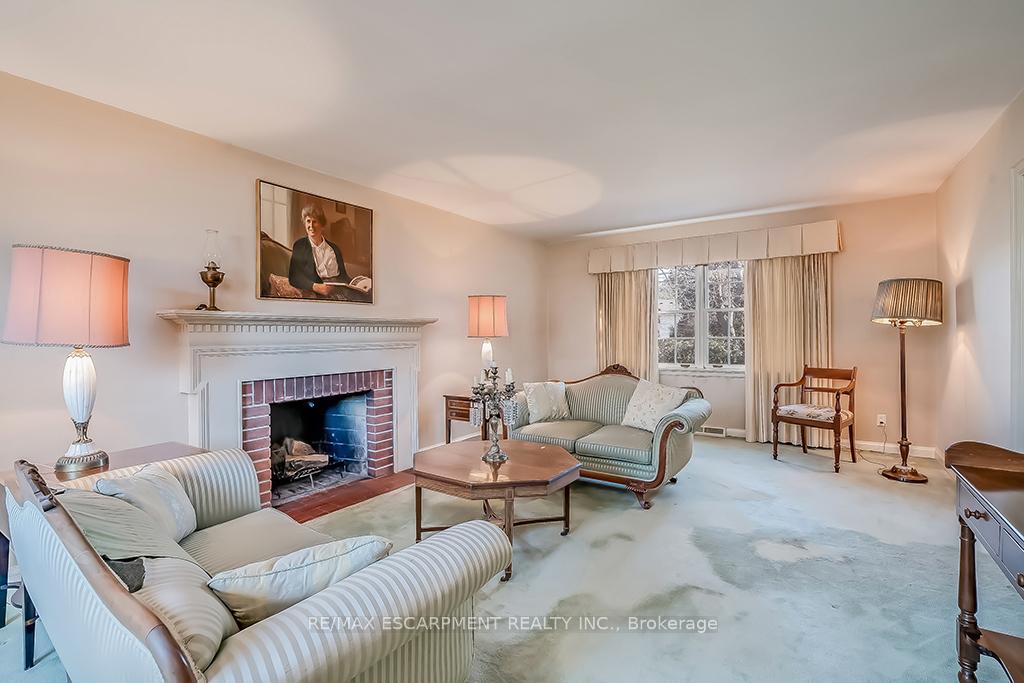 Photo 13 of 359 Rosslyn Drive, Burlington, Roseland — HOMEH