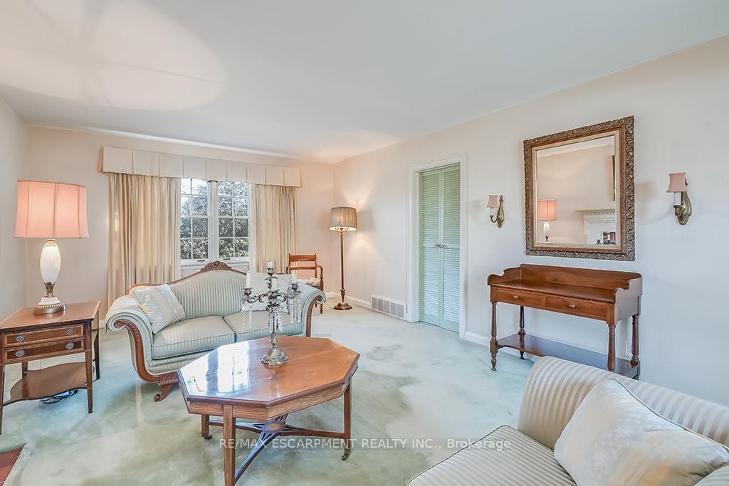 Photo 14 of 359 Rosslyn Drive, Burlington, Roseland — HOMEH