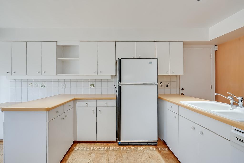 Photo 22 of 359 Rosslyn Drive, Burlington, Roseland — HOMEH