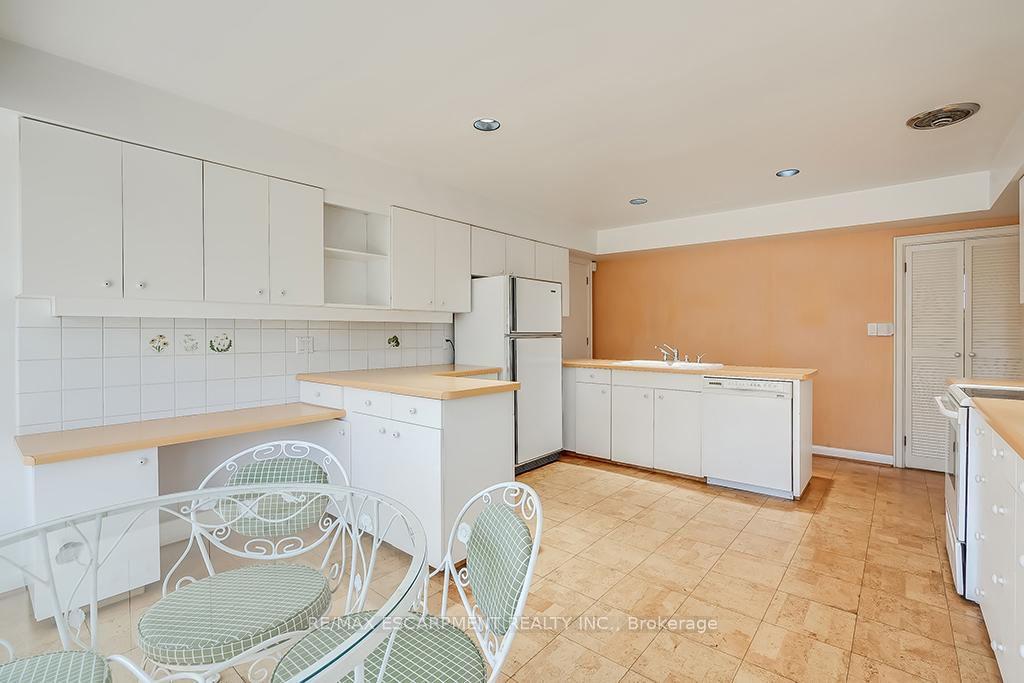 Photo 23 of 359 Rosslyn Drive, Burlington, Roseland — HOMEH