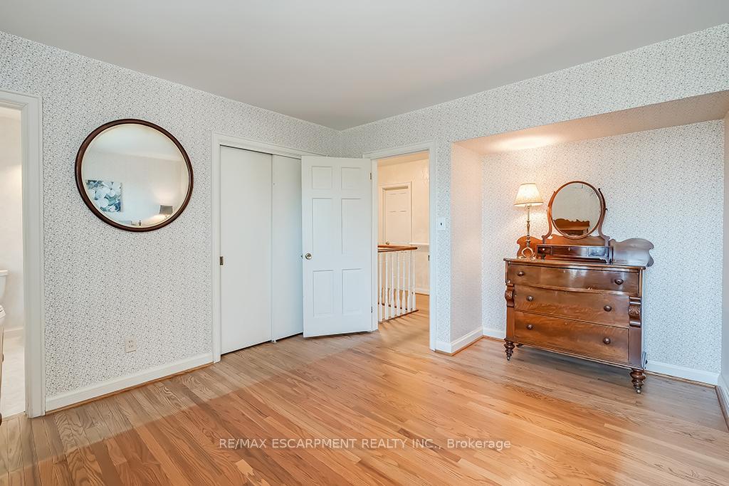 Photo 29 of 359 Rosslyn Drive, Burlington, Roseland — HOMEH