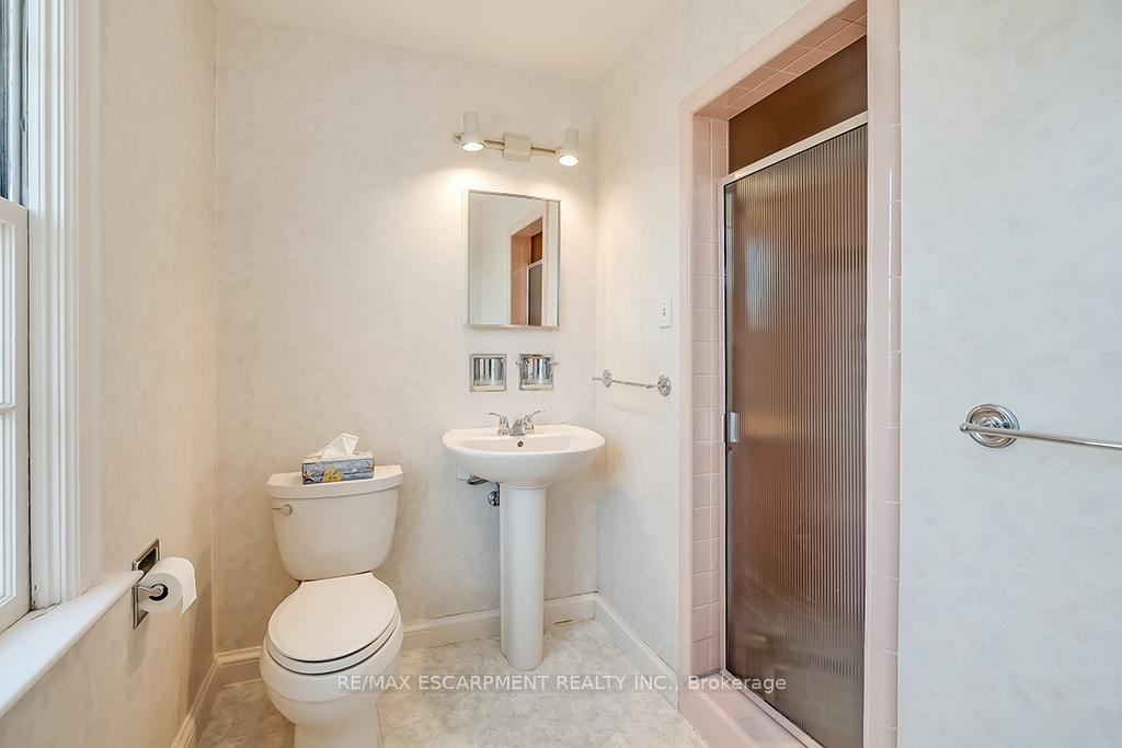 Photo 30 of 359 Rosslyn Drive, Burlington, Roseland — HOMEH