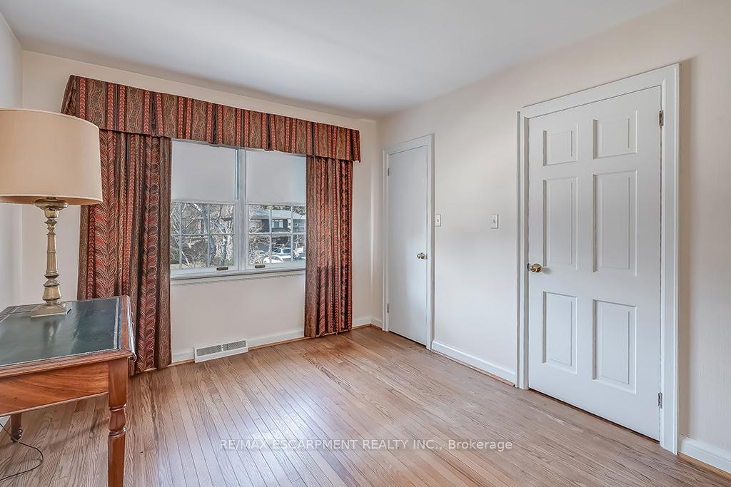 Photo 33 of 359 Rosslyn Drive, Burlington, Roseland — HOMEH