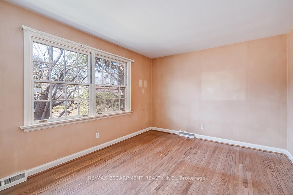 Photo 35 of 359 Rosslyn Drive, Burlington, Roseland — HOMEH