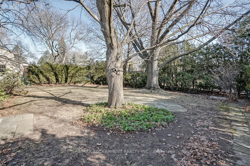 Photo 37 of 359 Rosslyn Drive, Burlington, Roseland — HOMEH