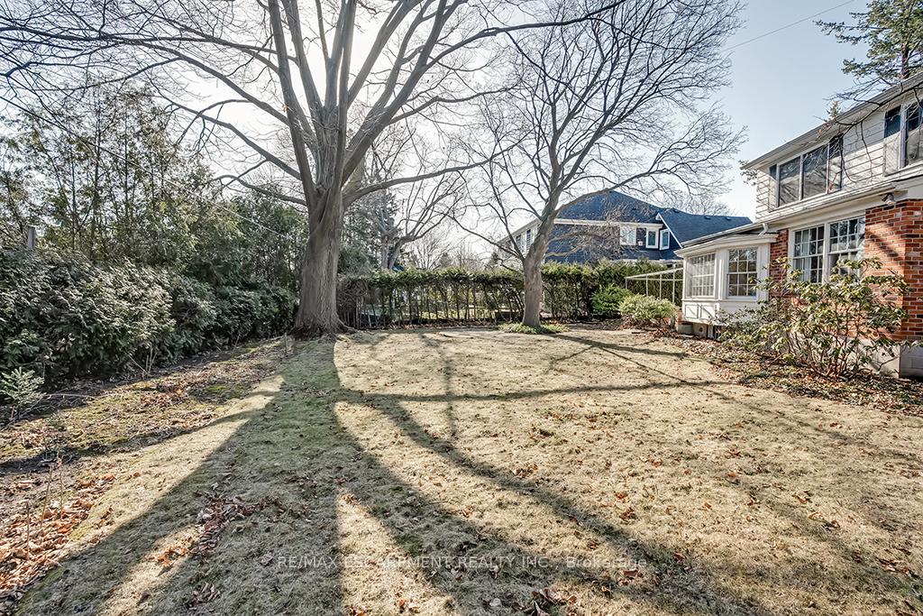 Photo 42 of 359 Rosslyn Drive, Burlington, Roseland — HOMEH
