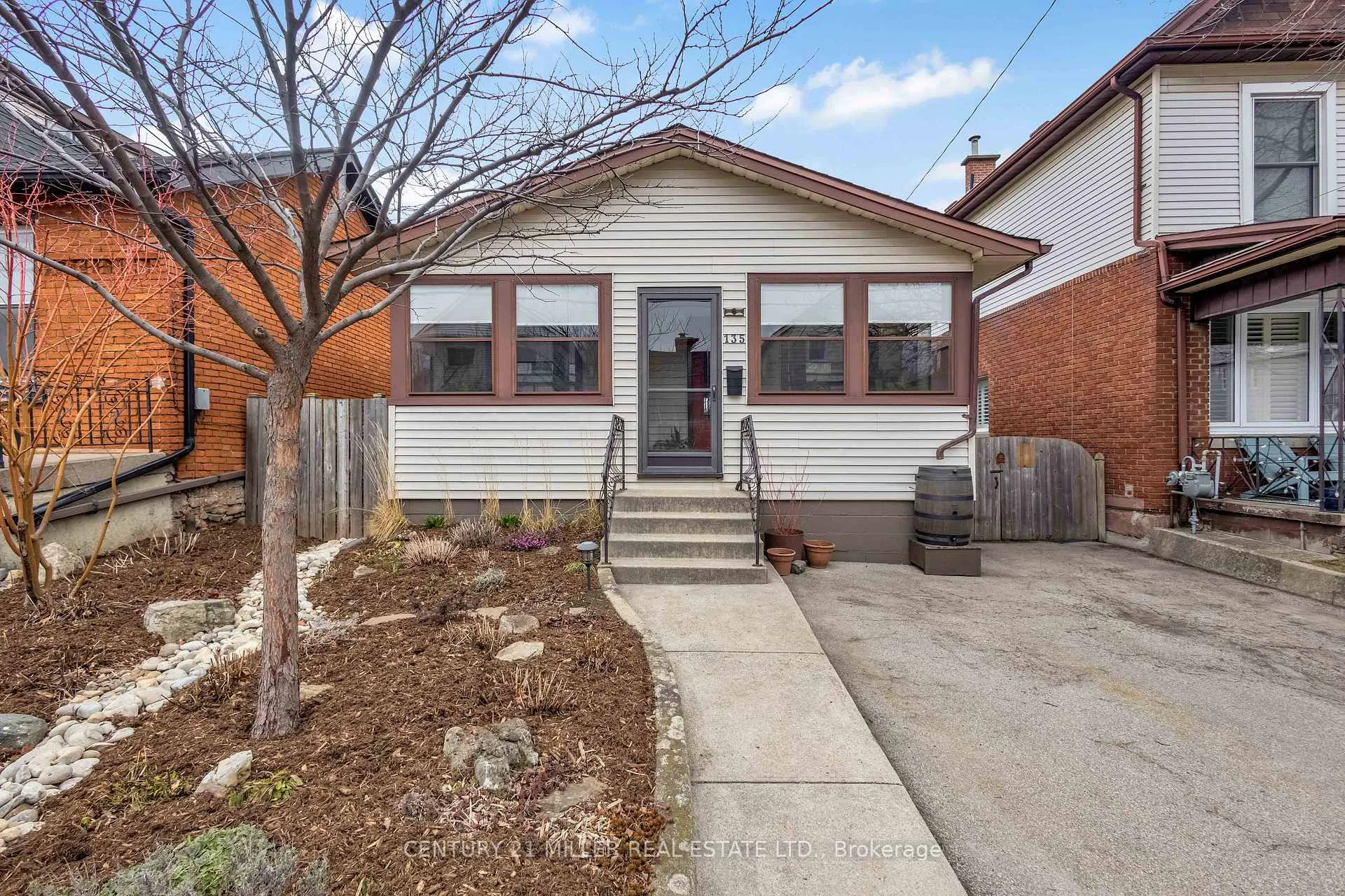 Photo 1 of 135 Macaulay Street E, Hamilton, North End — HOMEH