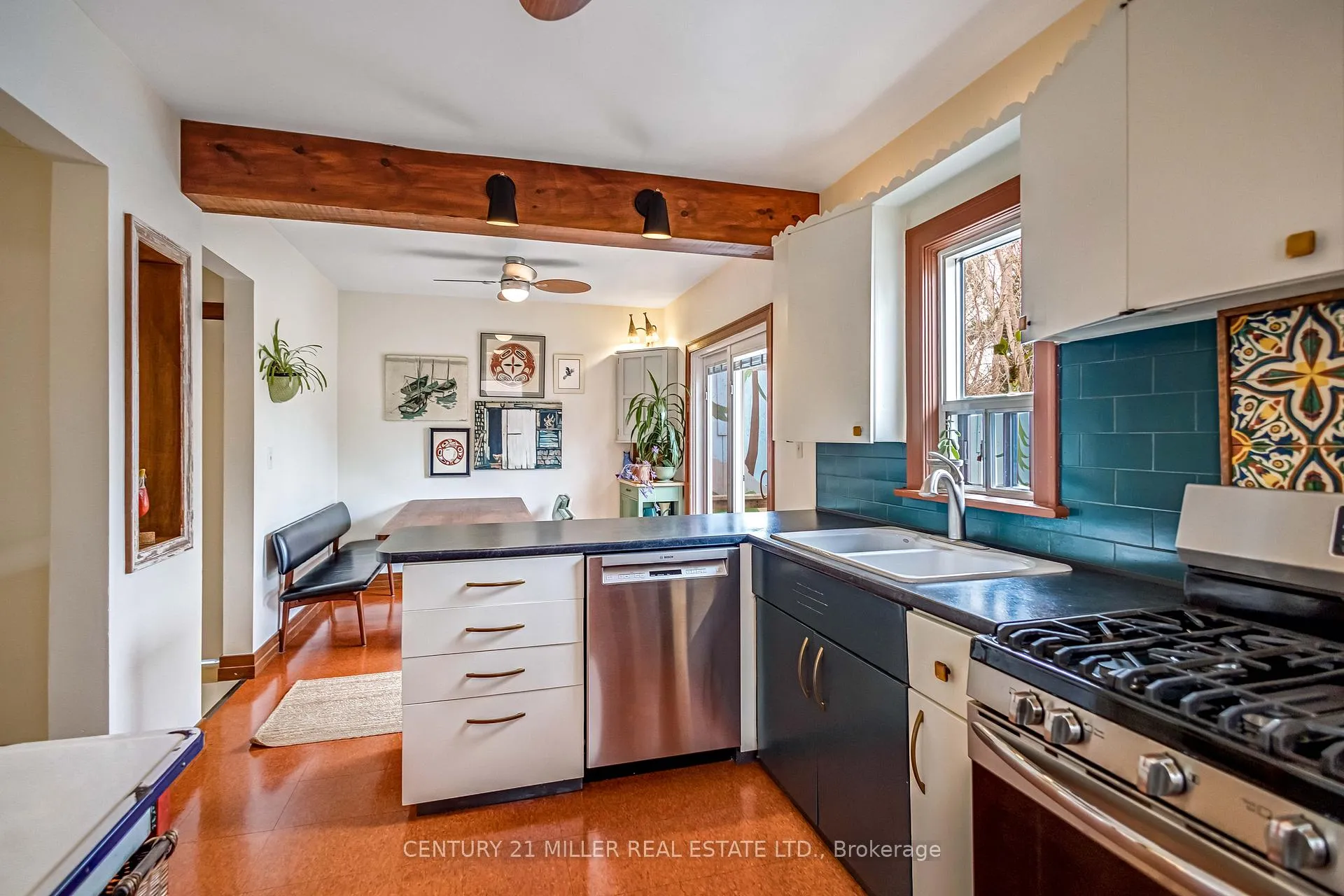 Photo 10 of 135 Macaulay Street E, Hamilton, North End — HOMEH