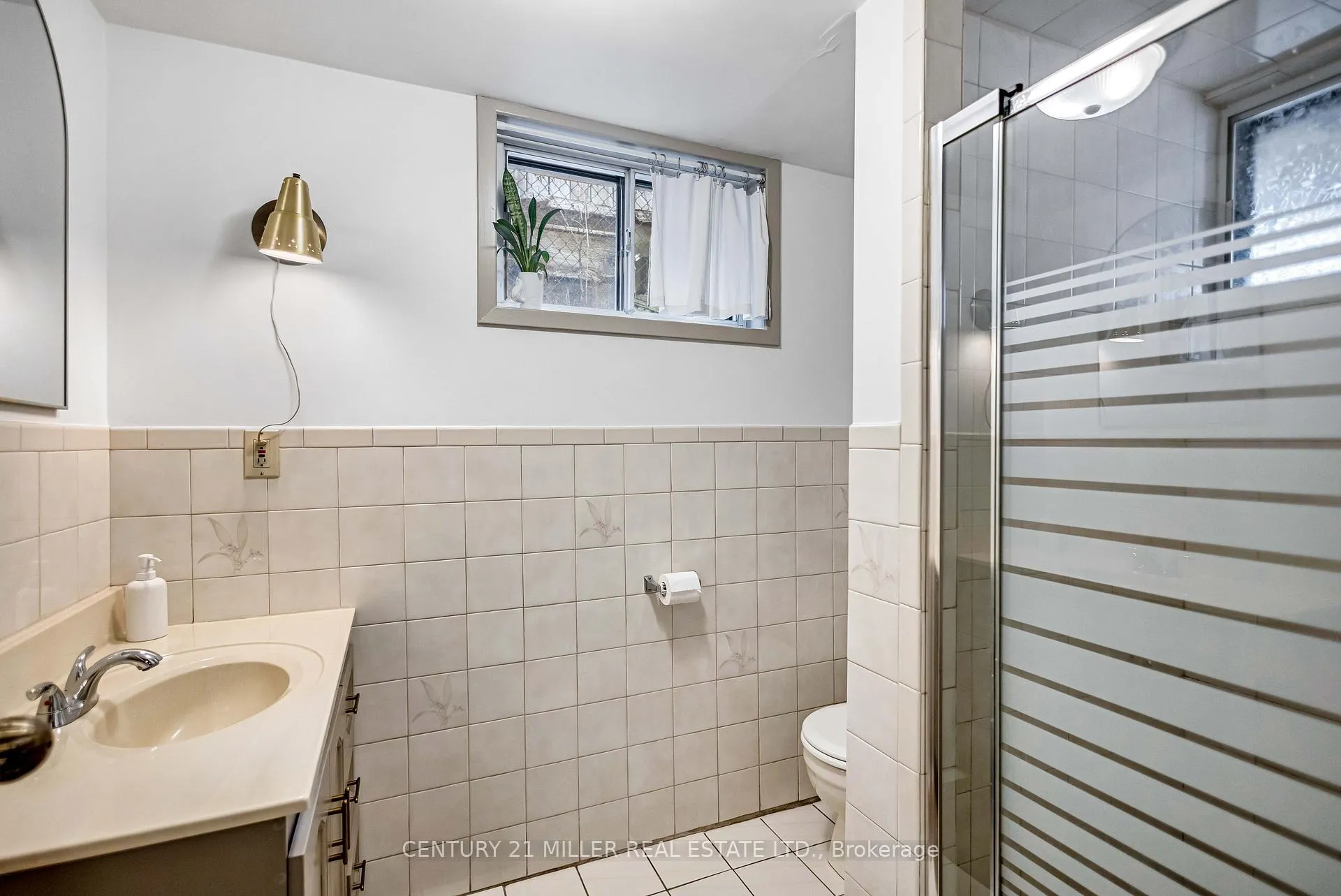 Photo 23 of 135 Macaulay Street E, Hamilton, North End — HOMEH