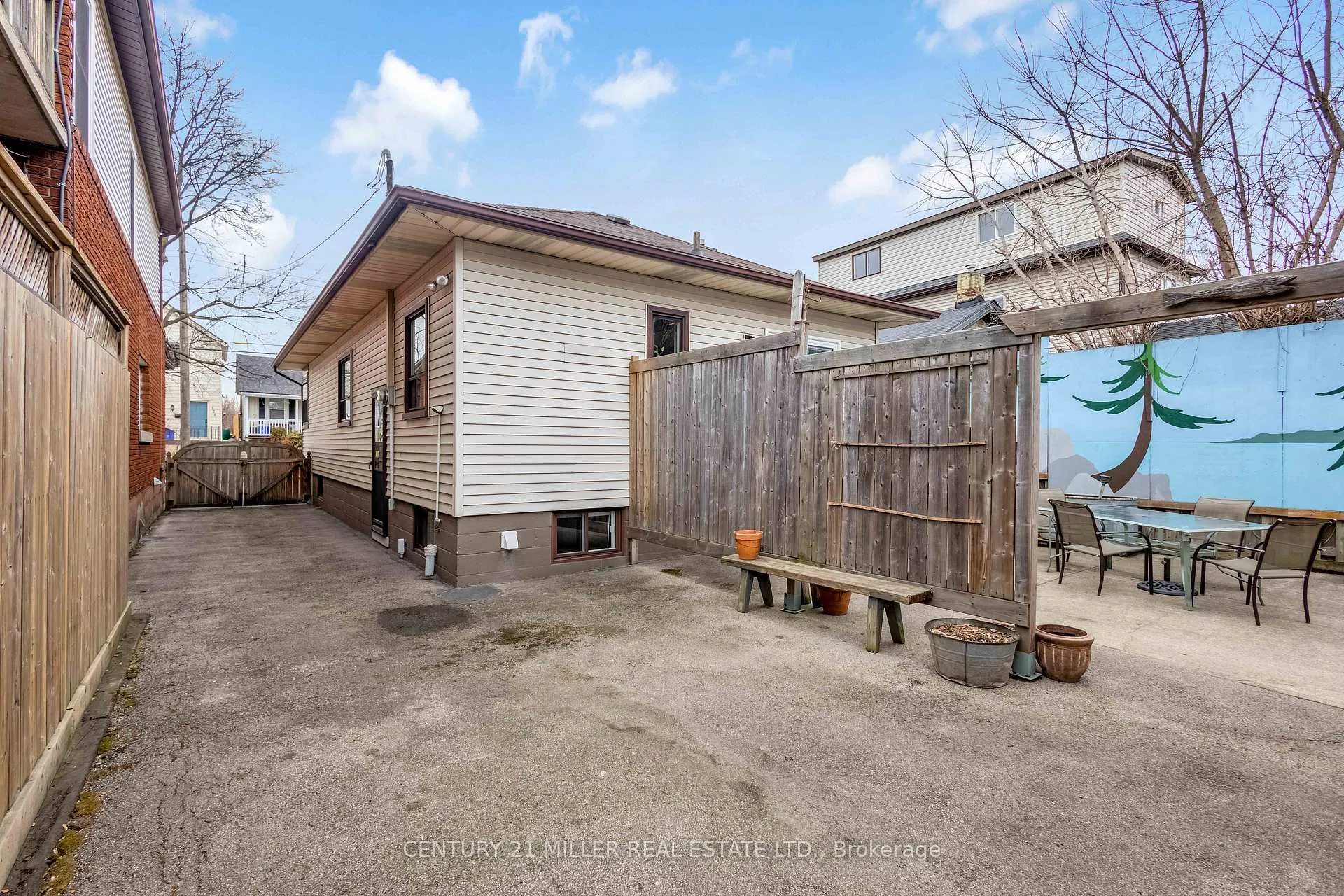 Photo 26 of 135 Macaulay Street E, Hamilton, North End — HOMEH