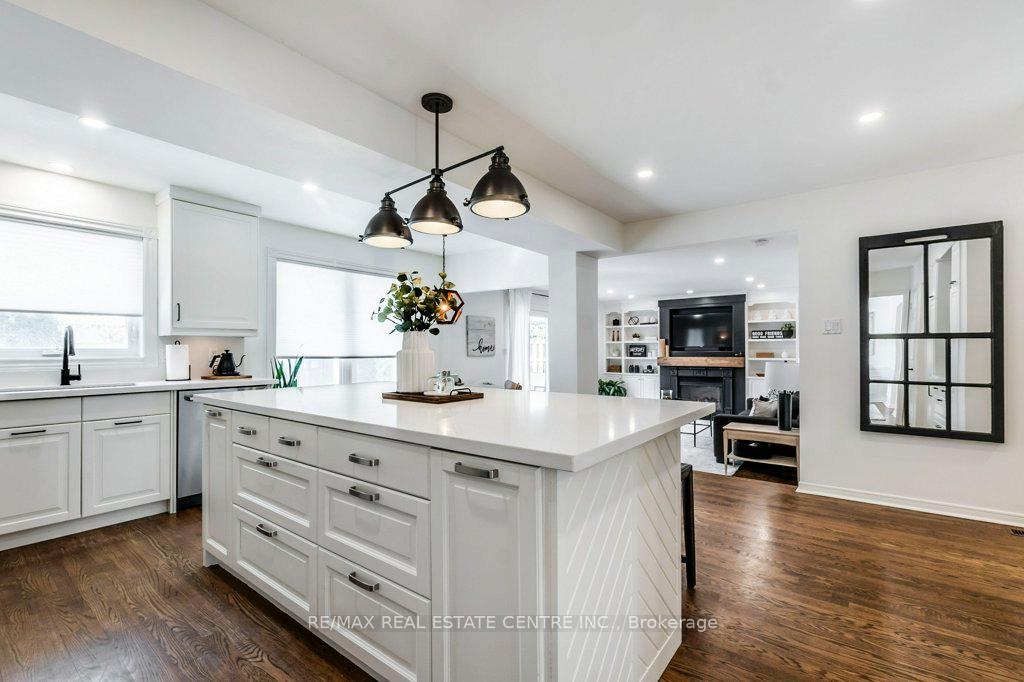 Photo 14 of 246 Simon Drive, Burlington, Roseland — HOMEH