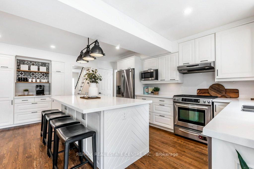 Photo 16 of 246 Simon Drive, Burlington, Roseland — HOMEH