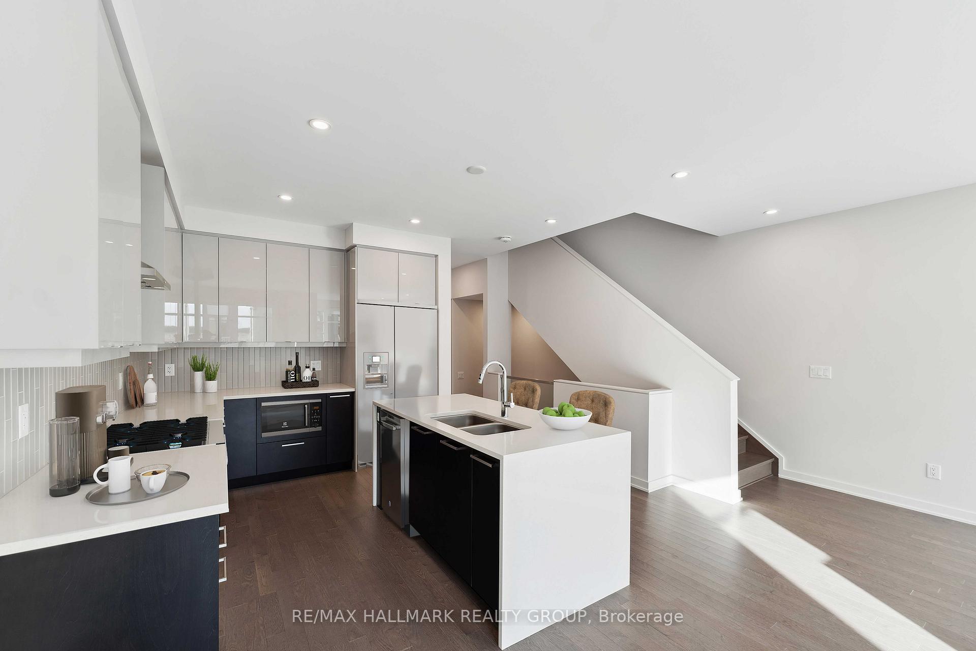 Photo 3 of 693 Honeydew Street, Ottawa, Riverside South/Gloucester Glen — HOMEH