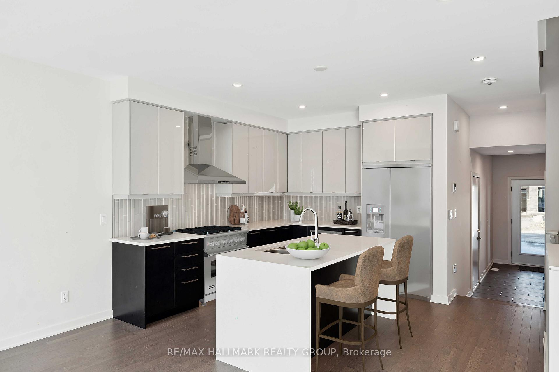 Photo 4 of 693 Honeydew Street, Ottawa, Riverside South/Gloucester Glen — HOMEH
