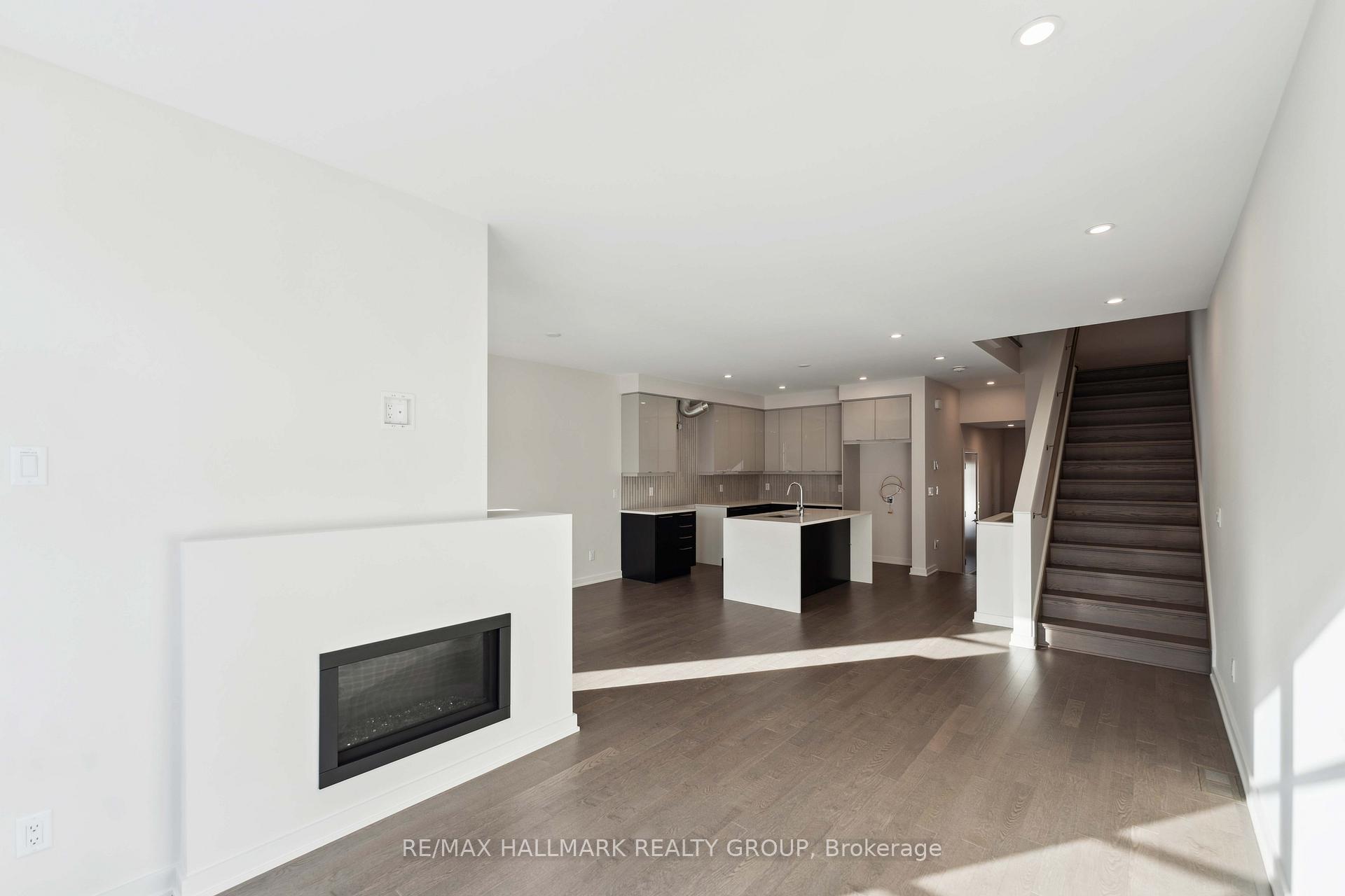 Photo 5 of 693 Honeydew Street, Ottawa, Riverside South/Gloucester Glen — HOMEH