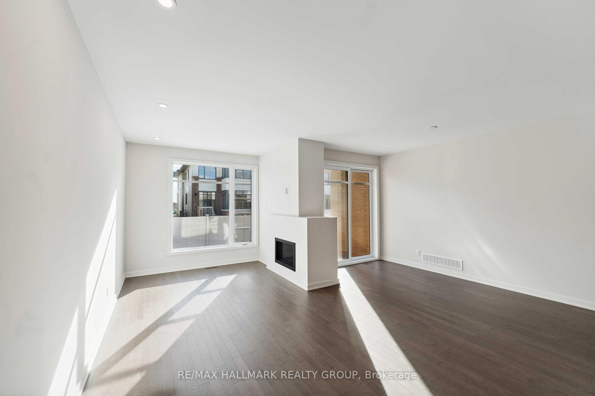 Photo 6 of 693 Honeydew Street, Ottawa, Riverside South/Gloucester Glen — HOMEH