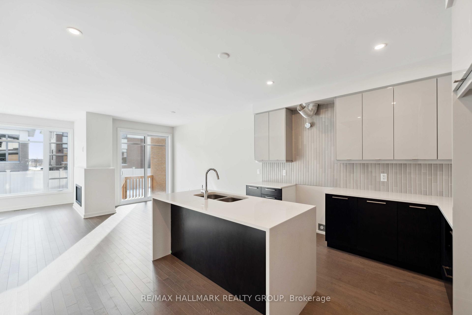 Photo 9 of 693 Honeydew Street, Ottawa, Riverside South/Gloucester Glen — HOMEH