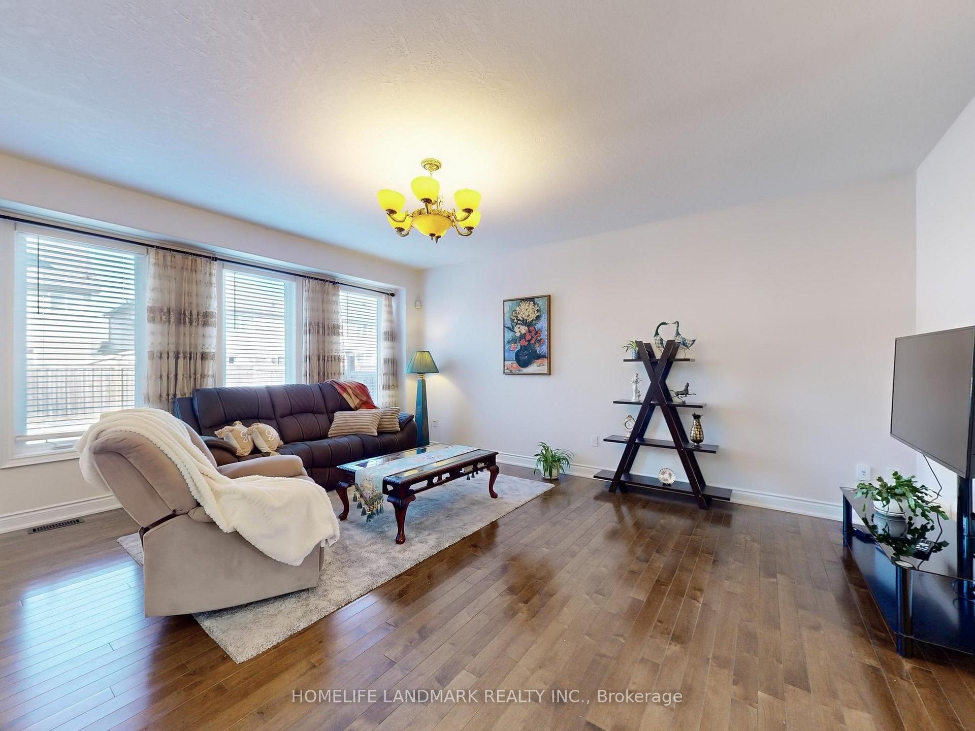 Photo 3 of 46 Kierland Road, Barrie, Ardagh — HOMEH