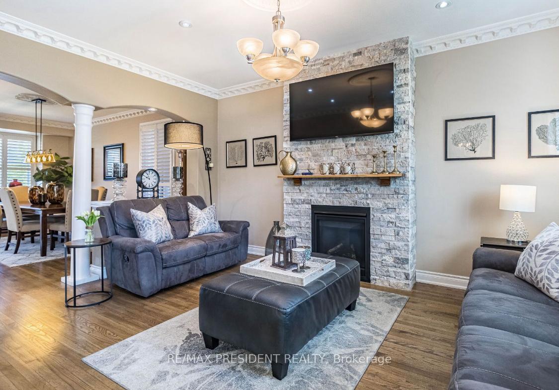 Photo 4 of 203 Brisdale Drive, Brampton, Fletcher's Meadow — HOMEH