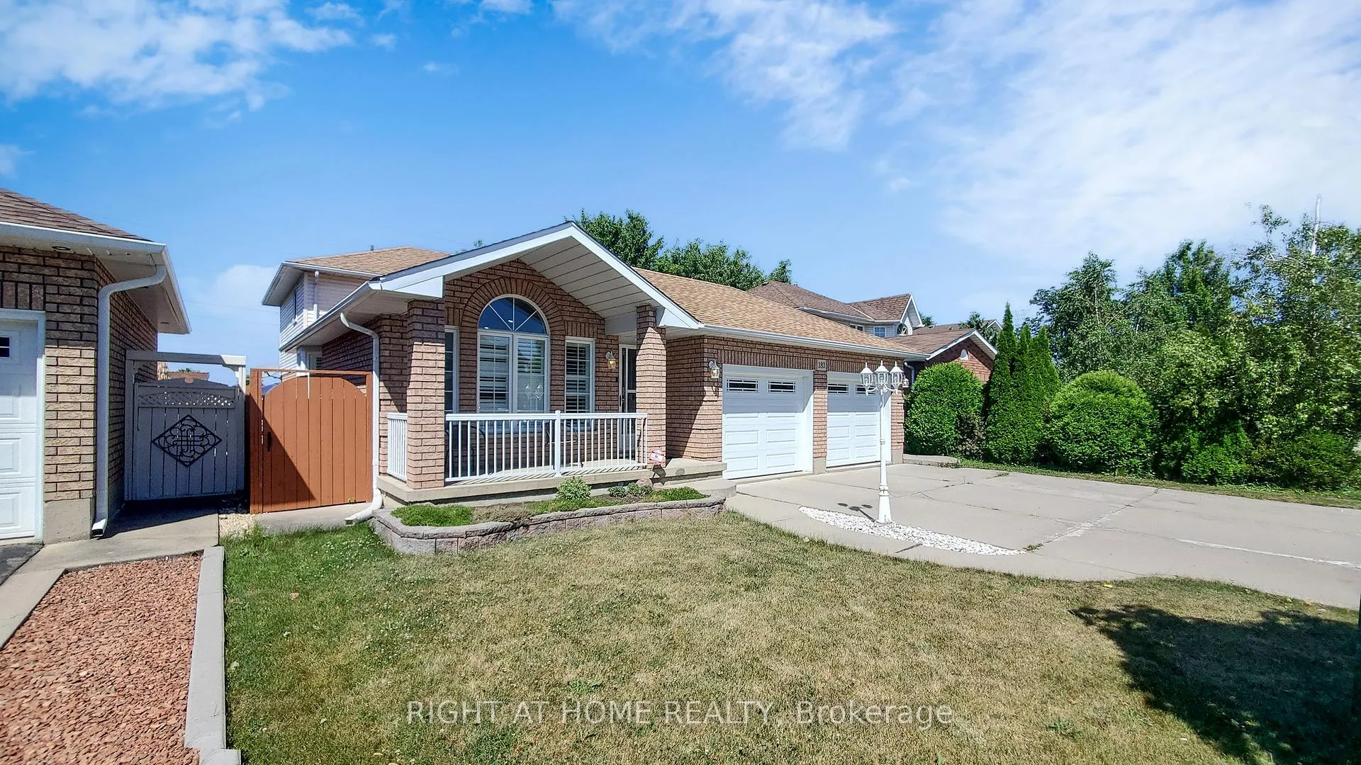 Photo 2 of 183 Alderlea Avenue, Hamilton, Rural Glanbrook — HOMEH