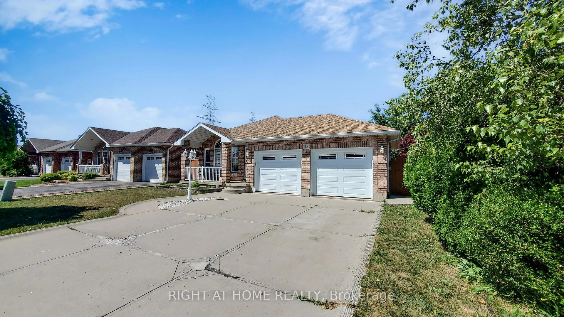 Photo 3 of 183 Alderlea Avenue, Hamilton, Rural Glanbrook — HOMEH