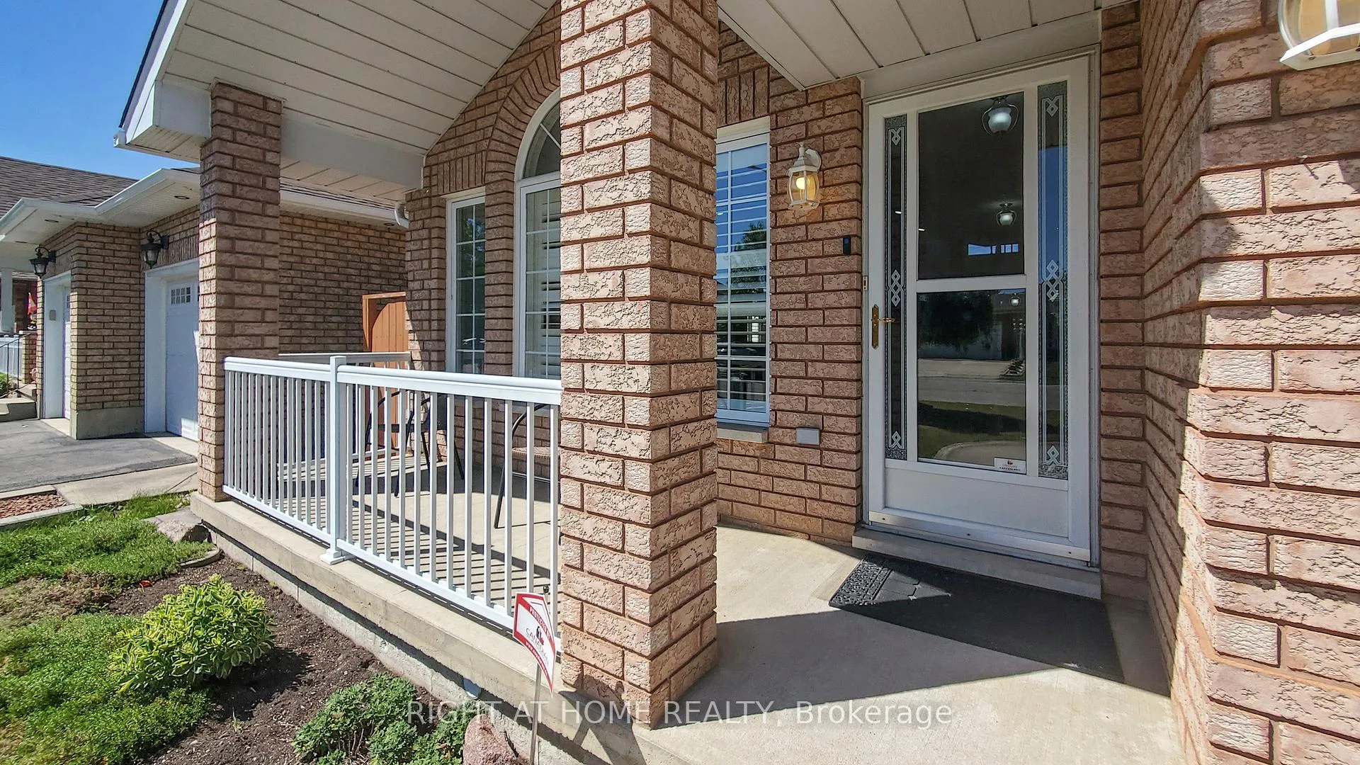 Photo 4 of 183 Alderlea Avenue, Hamilton, Rural Glanbrook — HOMEH