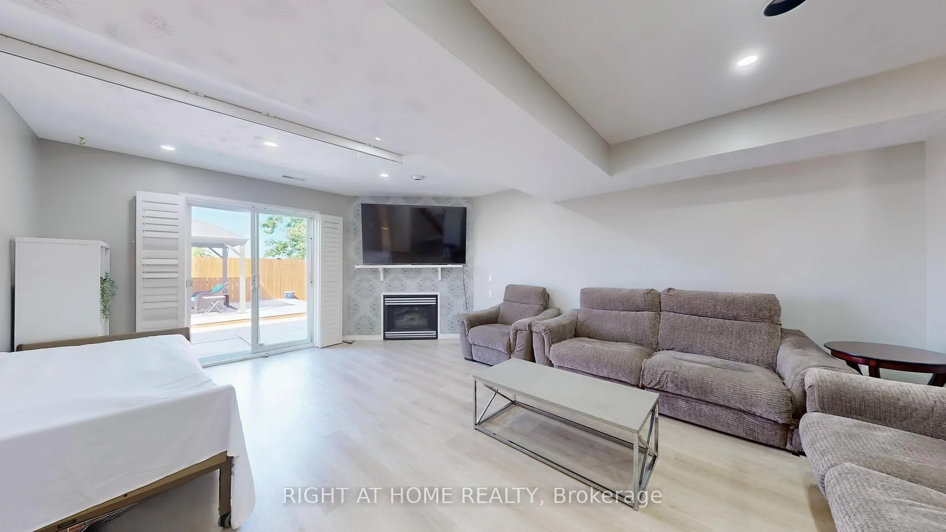 Photo 14 of 183 Alderlea Avenue, Hamilton, Rural Glanbrook — HOMEH