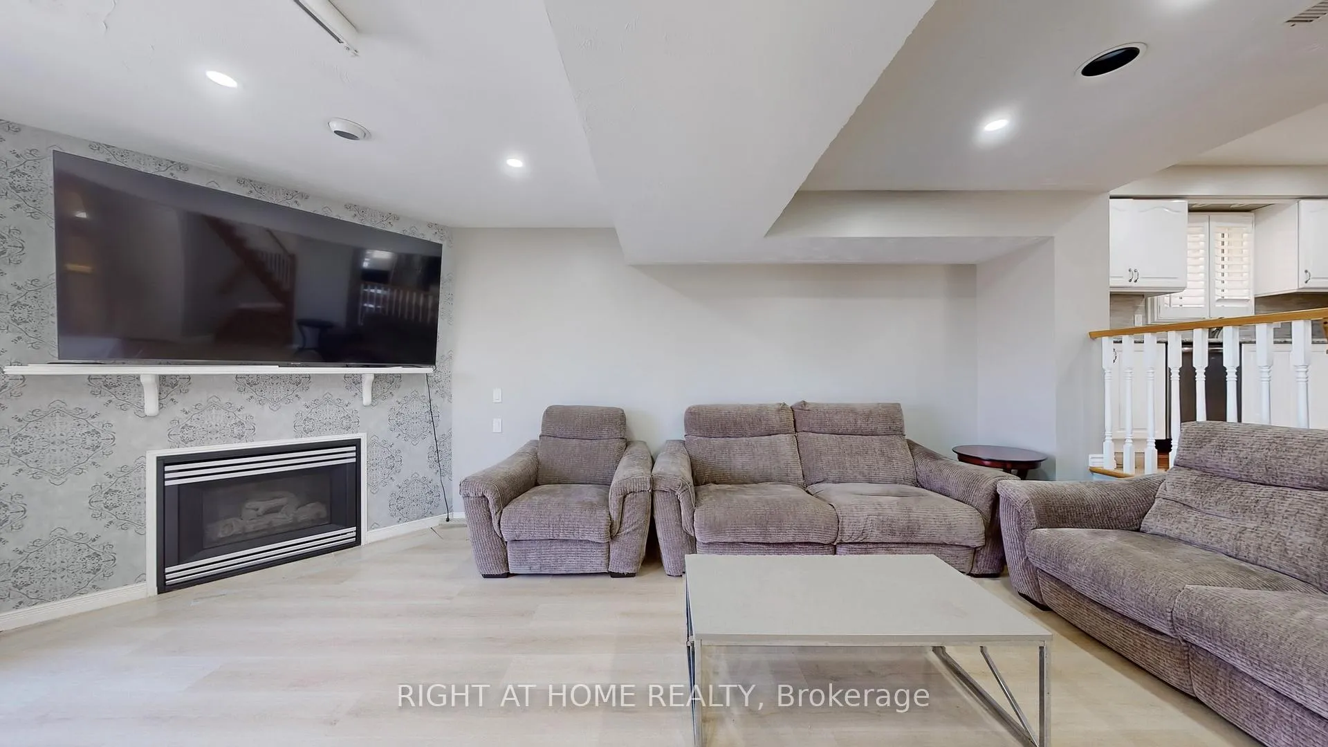 Photo 16 of 183 Alderlea Avenue, Hamilton, Rural Glanbrook — HOMEH