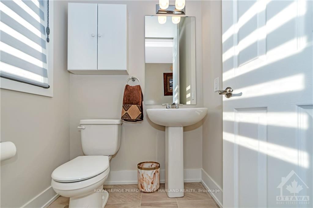 Photo 3 of 706 Fenwick Way, Ottawa, Barrhaven - Stonebridge — HOMEH