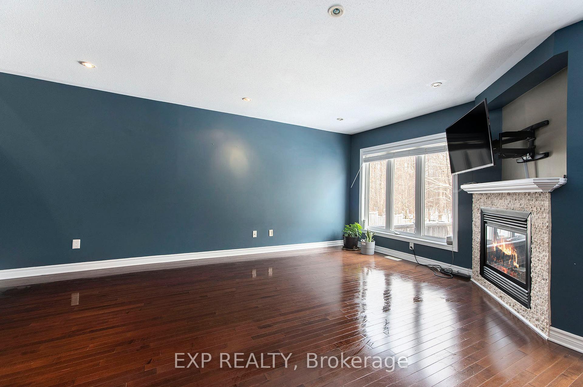 Photo 3 of 120 Tacom Circle, Ottawa, Barrhaven - Strandherd — HOMEH