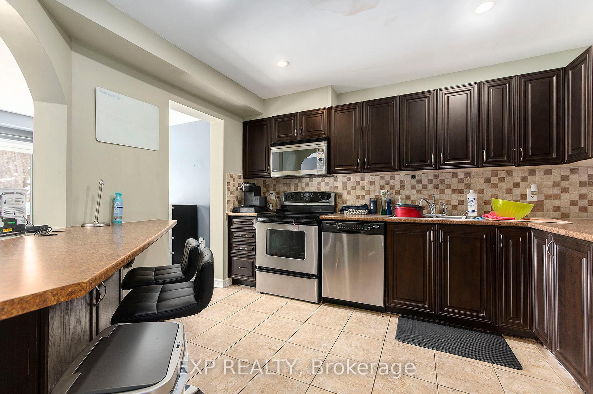 Photo 11 of 120 Tacom Circle, Ottawa, Barrhaven - Strandherd — HOMEH