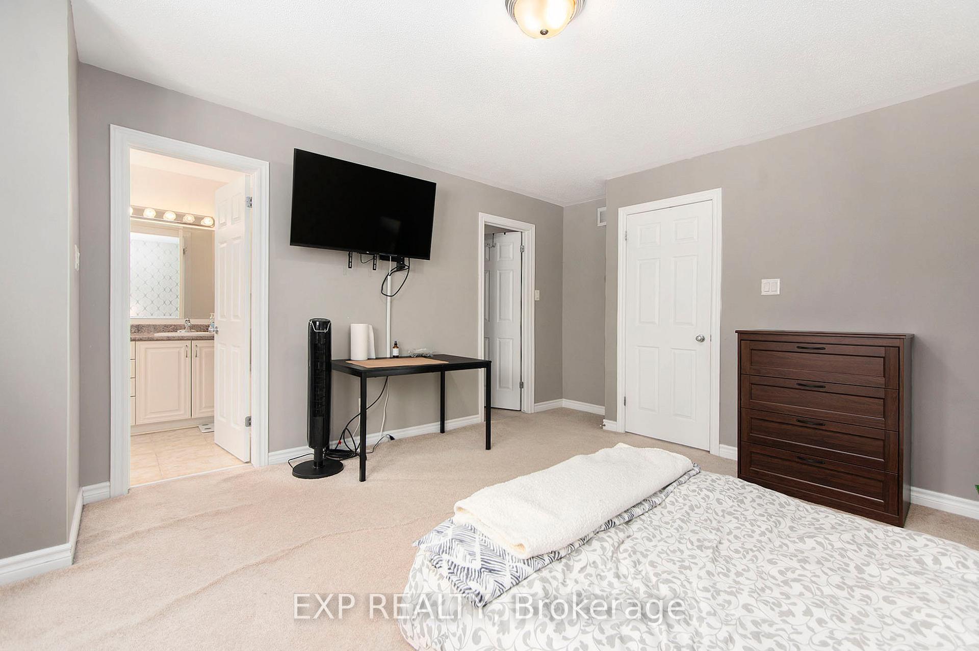 Photo 16 of 120 Tacom Circle, Ottawa, Barrhaven - Strandherd — HOMEH